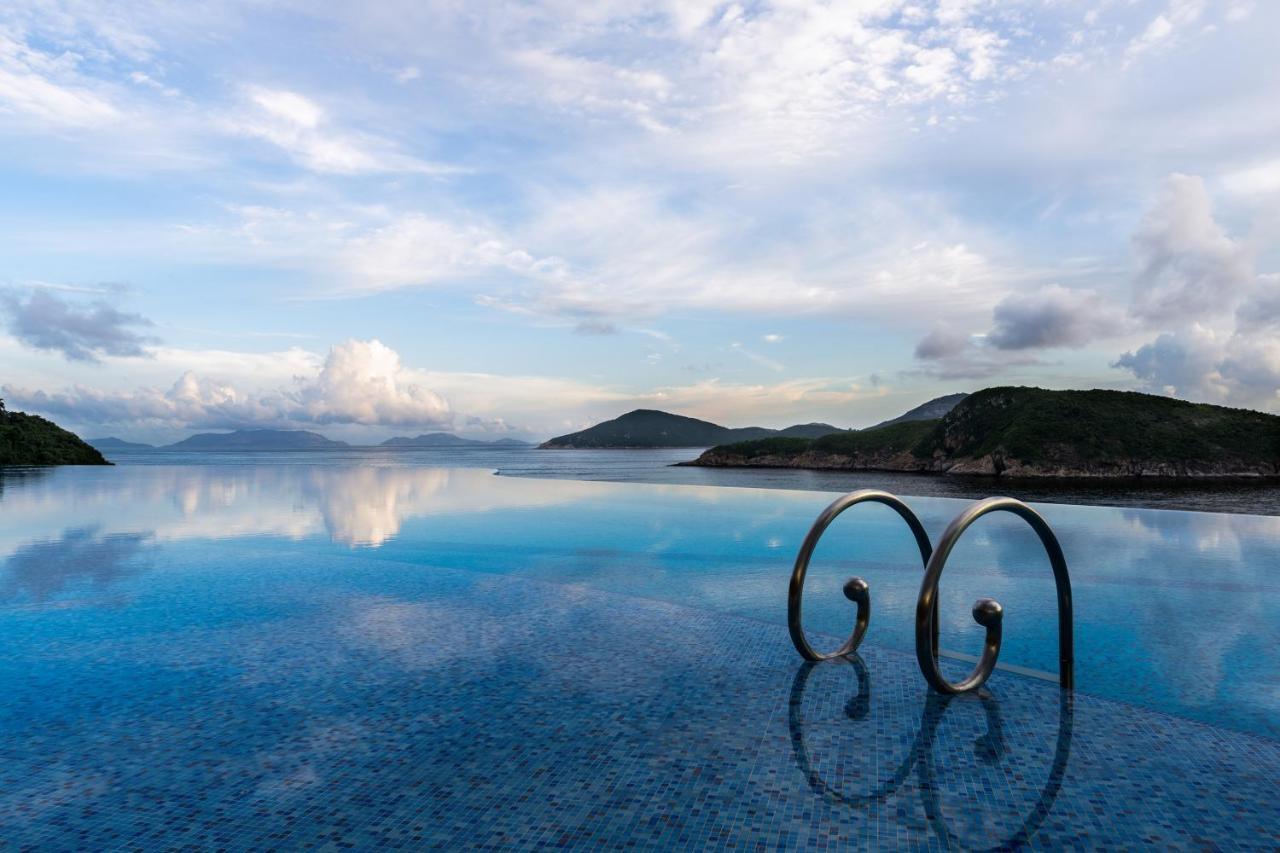 The Fullerton Ocean Park Hotel Hongkong Buitenkant foto Infinity pool at the Mandarin Oriental, Sanya