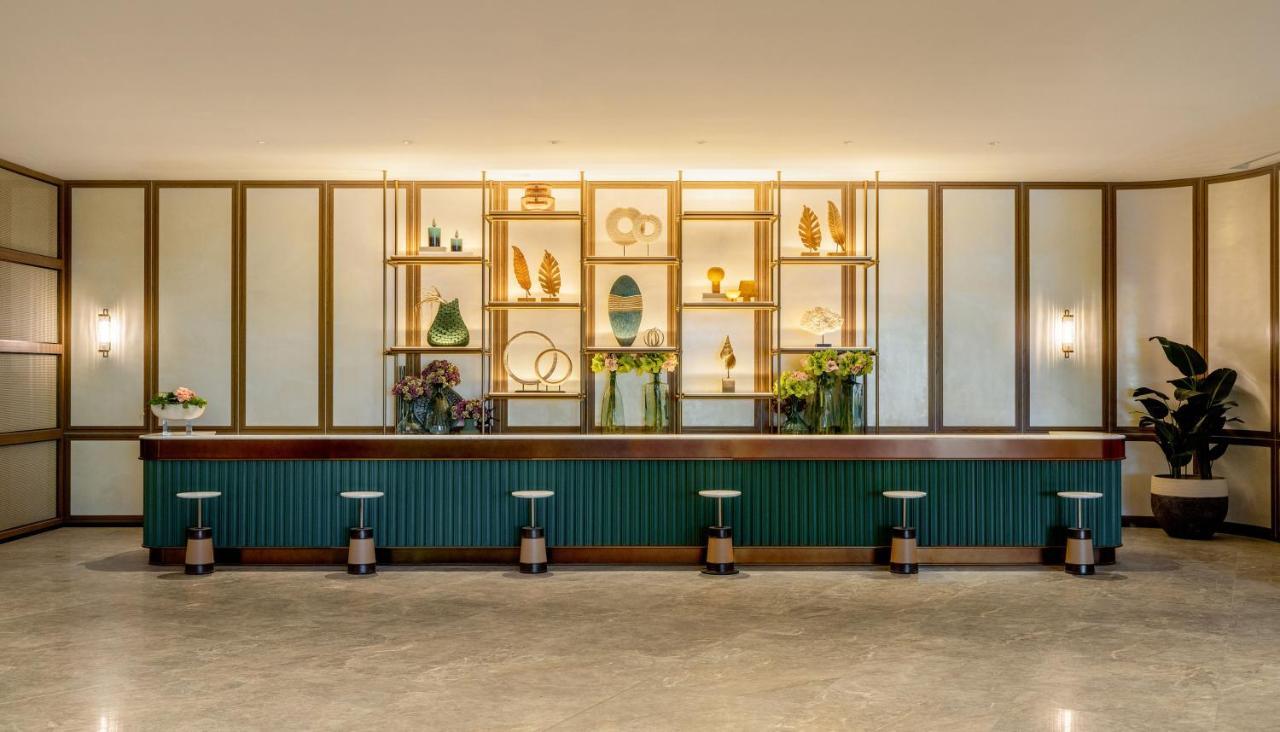 The Fullerton Ocean Park Hotel Hongkong Buitenkant foto The bar at the hotel