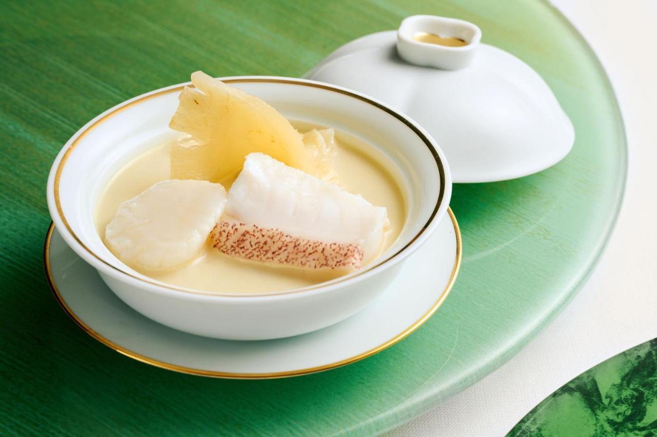 The Fullerton Ocean Park Hotel Hongkong Buitenkant foto A bowl of bird's nest soup